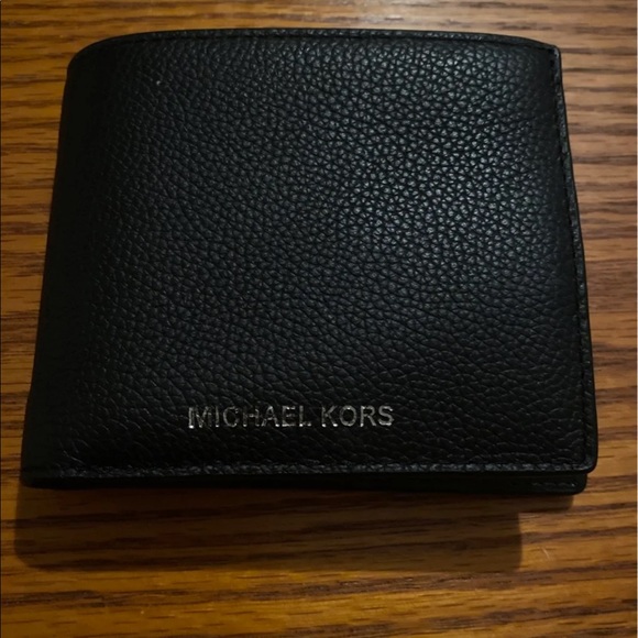 Michael Kors Wallet - Picture 1 of 4